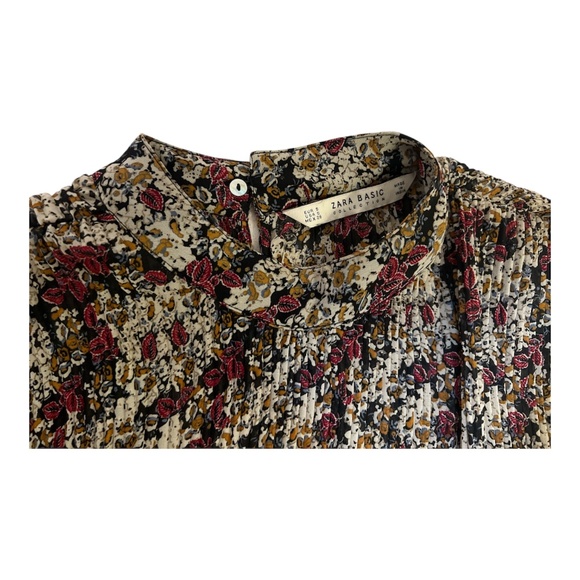 Pleated dress from Zara with a floral print. Size S. - Picture 3 of 6